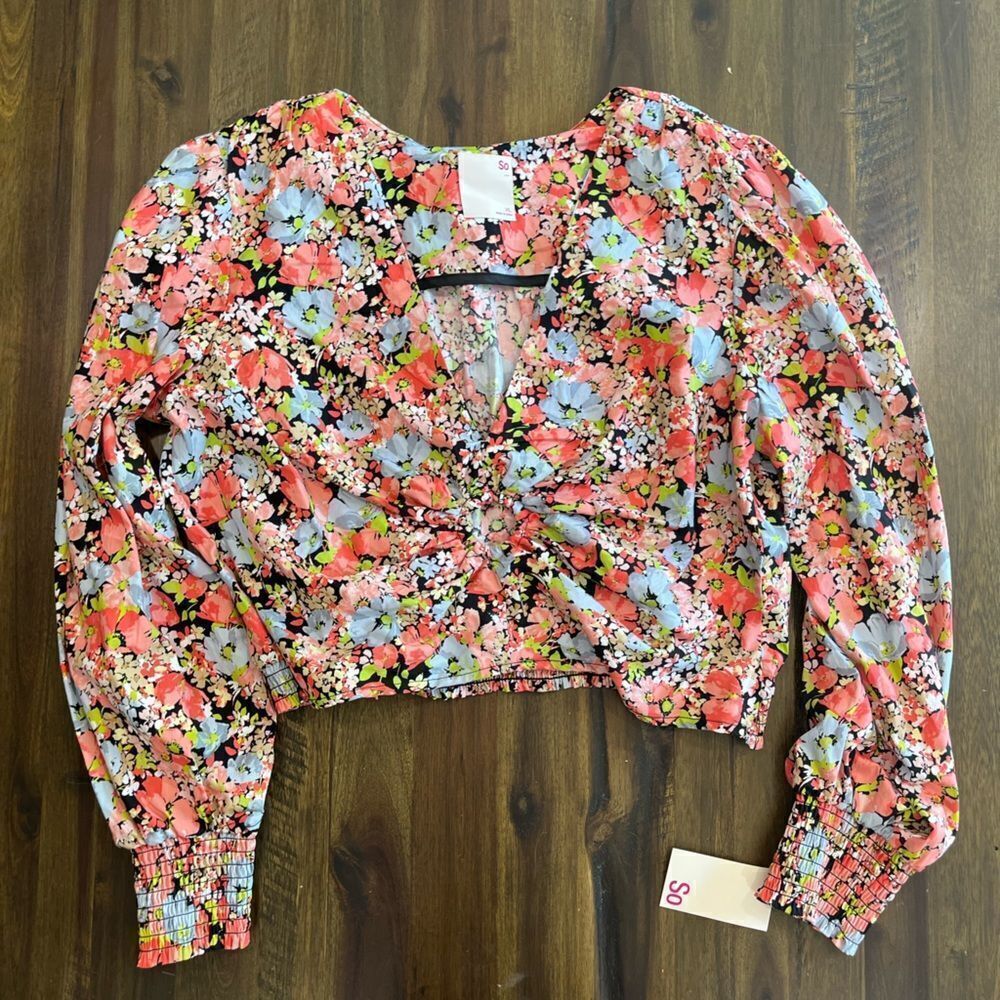 SO Floral Cutout O-Ring Crop Top Balloon Sleeves